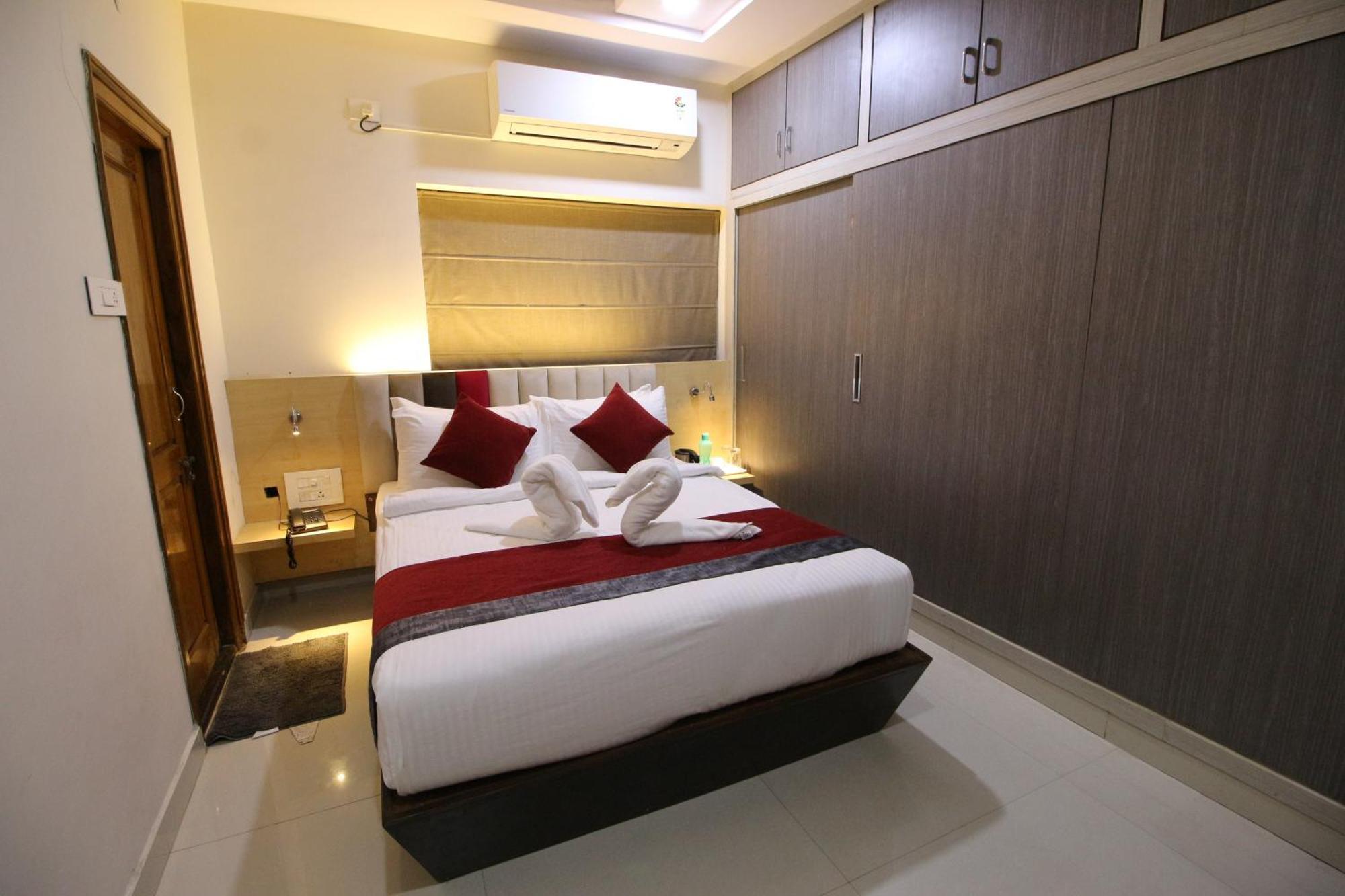 The Butterfly Luxury Serviced Apartments ヴィシャーカパトナム エクステリア 写真