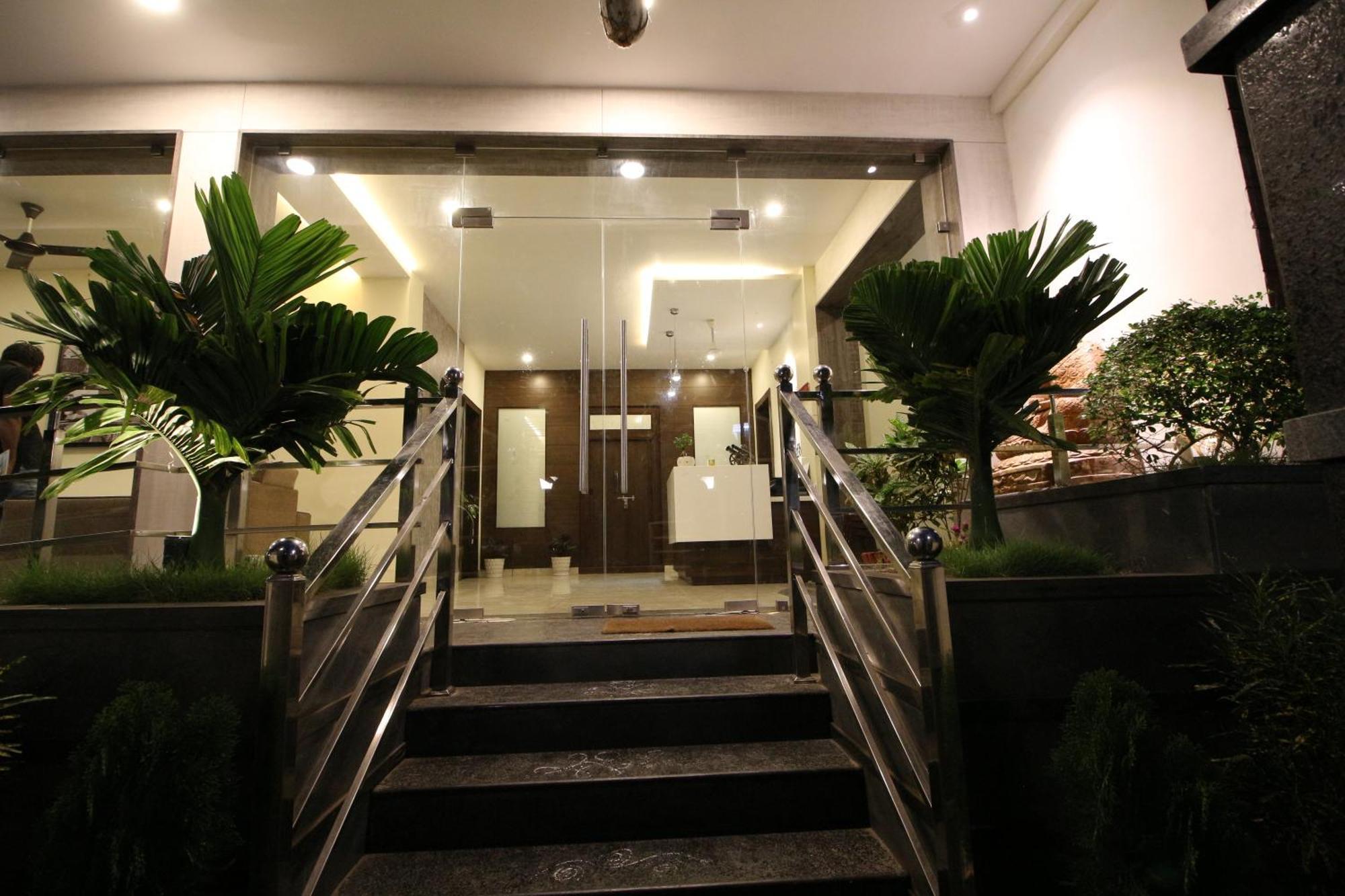 The Butterfly Luxury Serviced Apartments ヴィシャーカパトナム エクステリア 写真